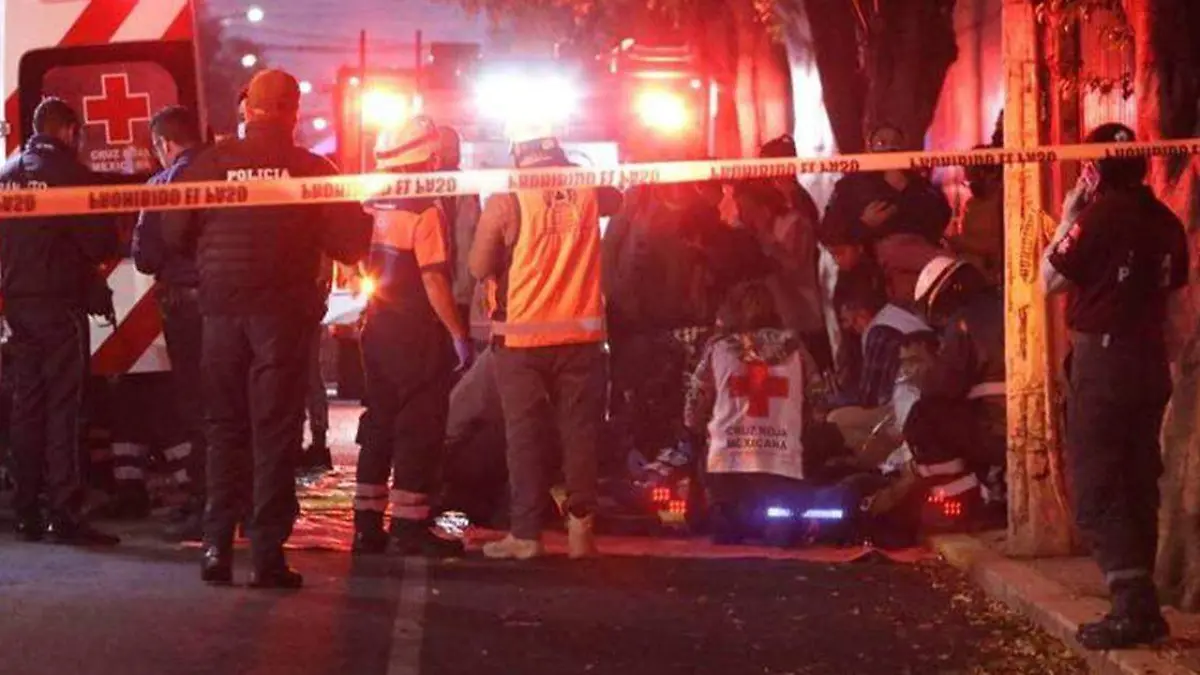 A casi un mes del fatal accidente entre una unidad de la Ruta Azteca y un vehículo compacto que dejó a una pequeña muerta junto a su padre en la colonia Volcanes, la ahora viuda sigue en recuperación