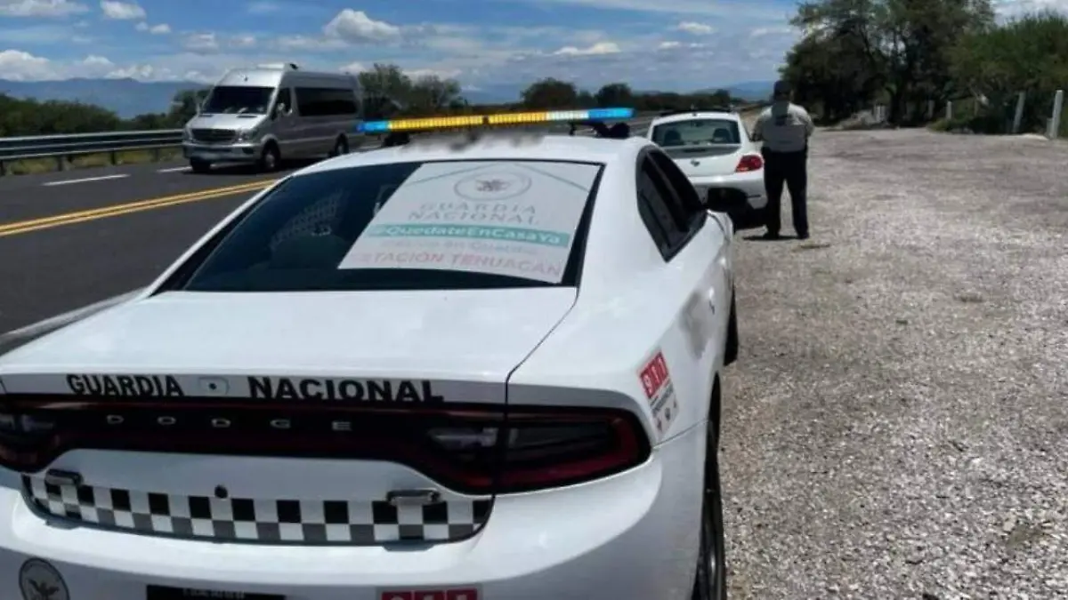 Dentro de una caja de regalo, un sujeto llevaba ocultos un millón y medio de pesos
