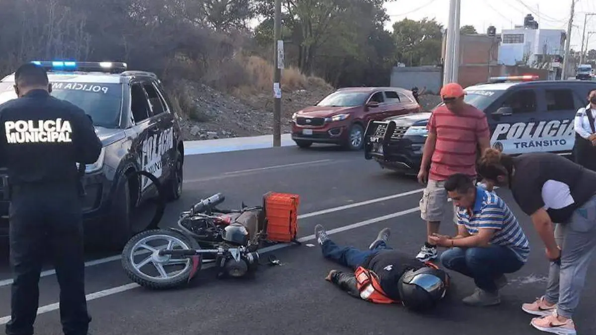 Motociclista atropellado clavijero