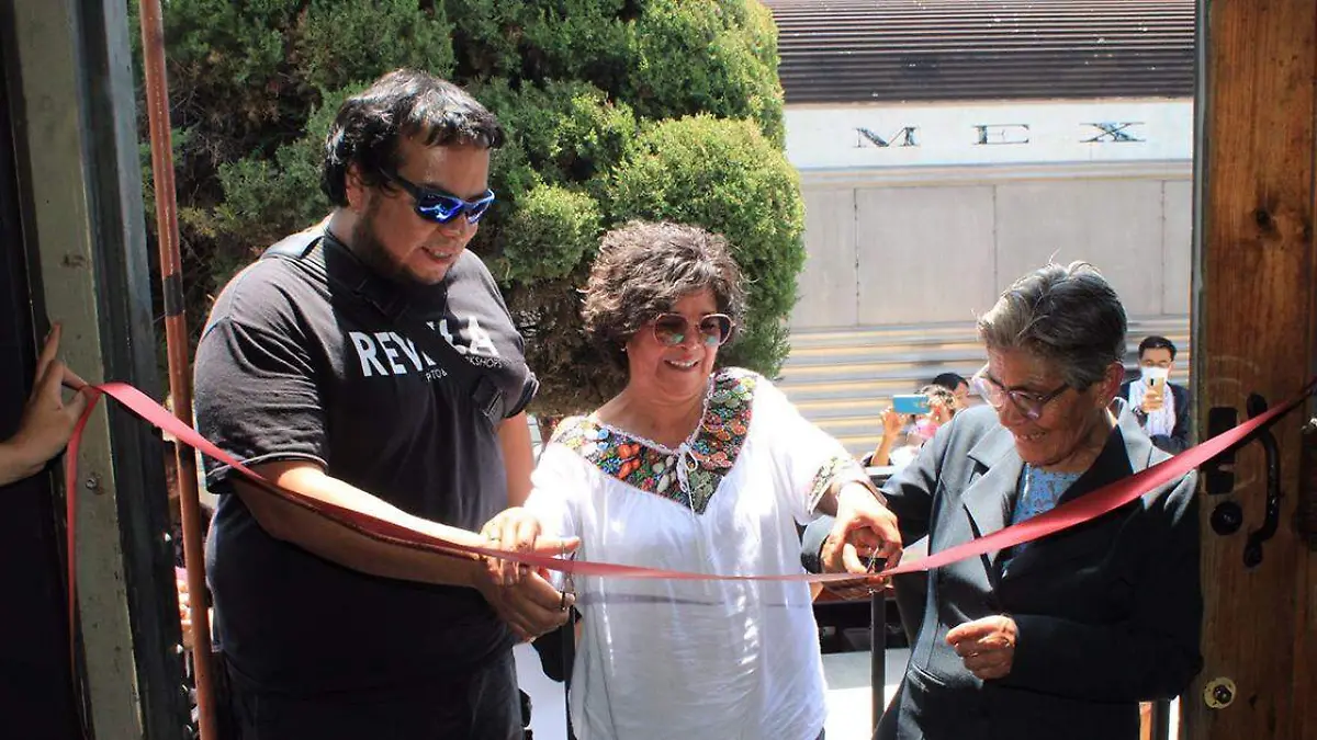Con una exposición fotográfica amigos y familiares del fotógrafo poblano Felipe Heli Pérez le rindieron un homenaje póstumo