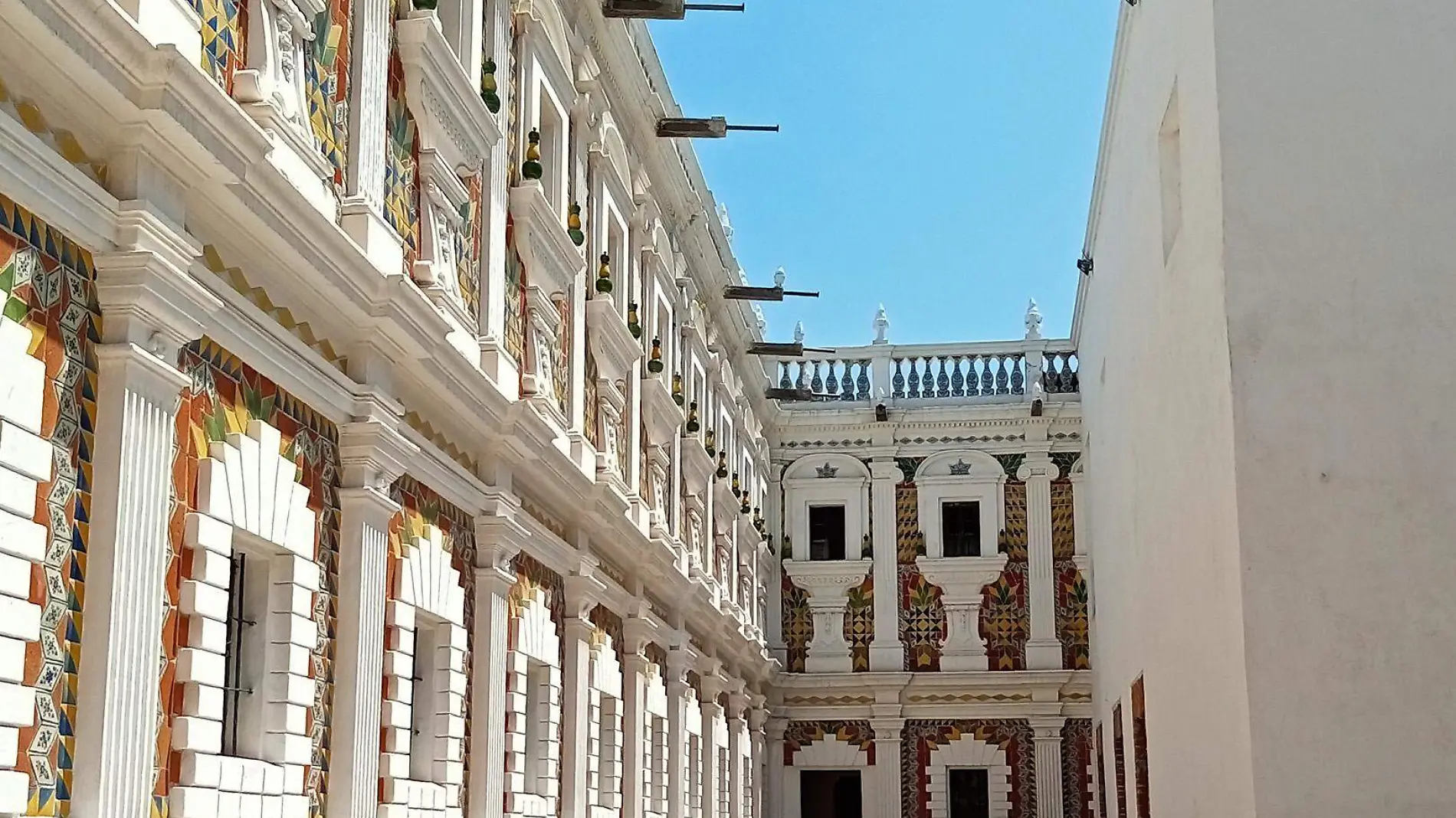 Un oratorio en azulejo | Turisteando con el Barón Rojo dos