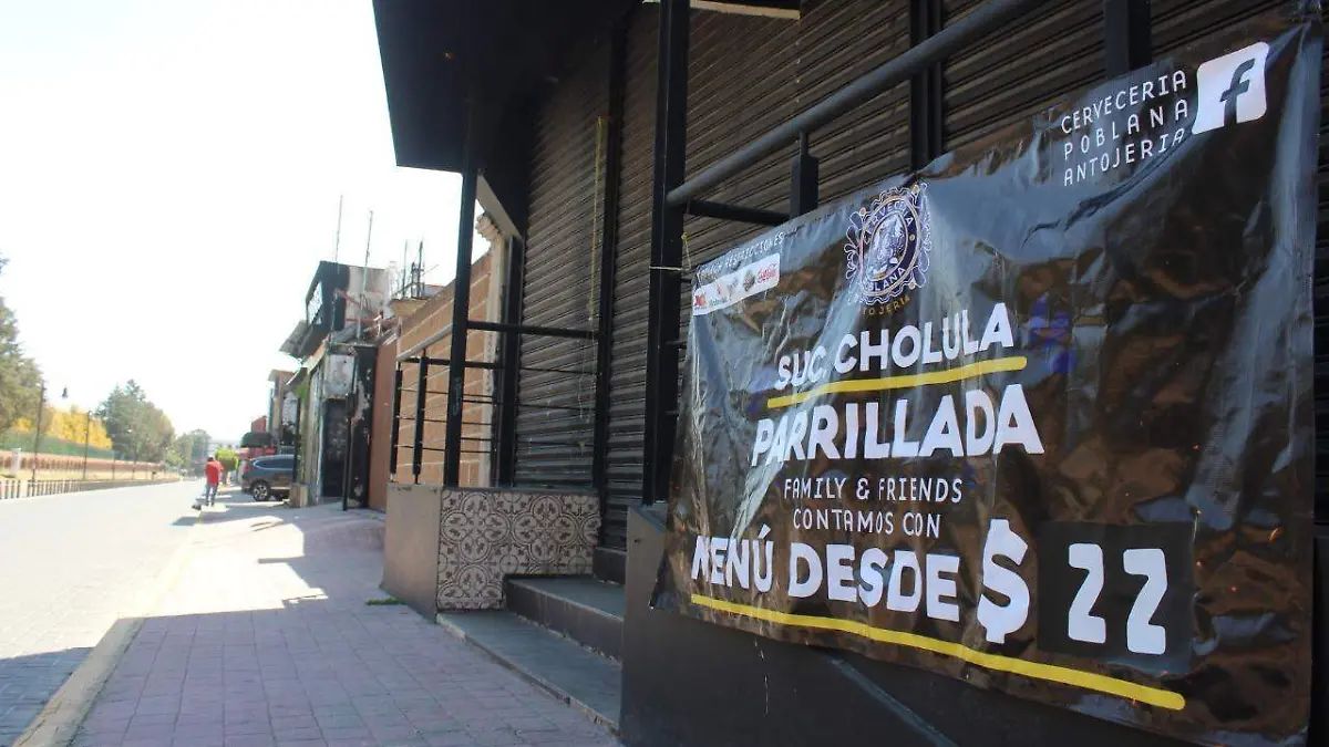 Negocios cerrados en la 14 oriente por campus Udlap 