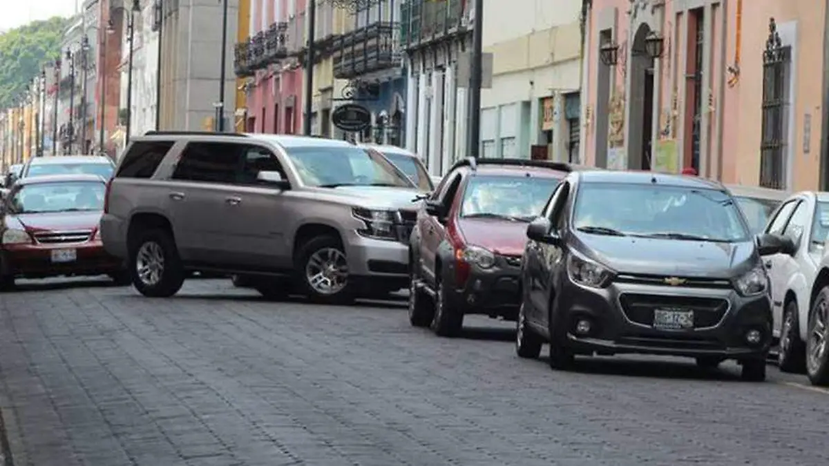 Estacionarte en doble fila puede hacerte acreedor a una infracción