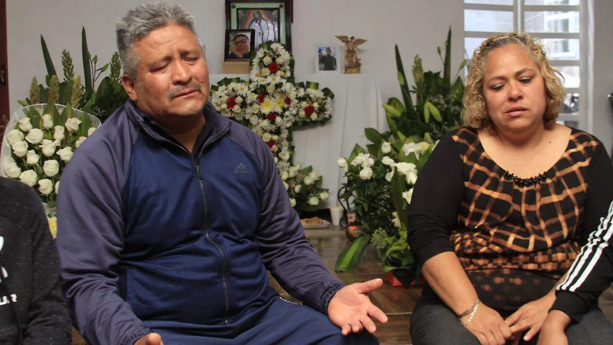 Papás de Aldo exigen justicia y castigo a la maestra señalada