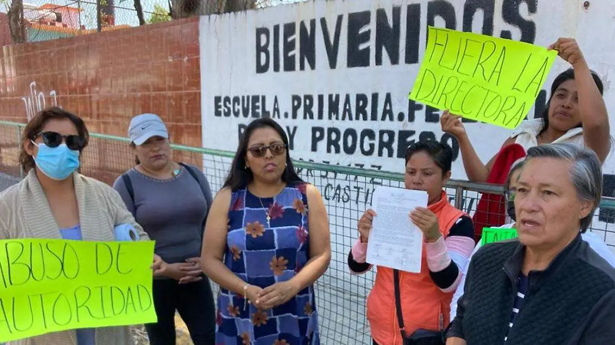 En la Primaria Paz y Progreso, padres de familia se inconformaron por varias anomalías cometidas, supuestamente, por la directora del plantel