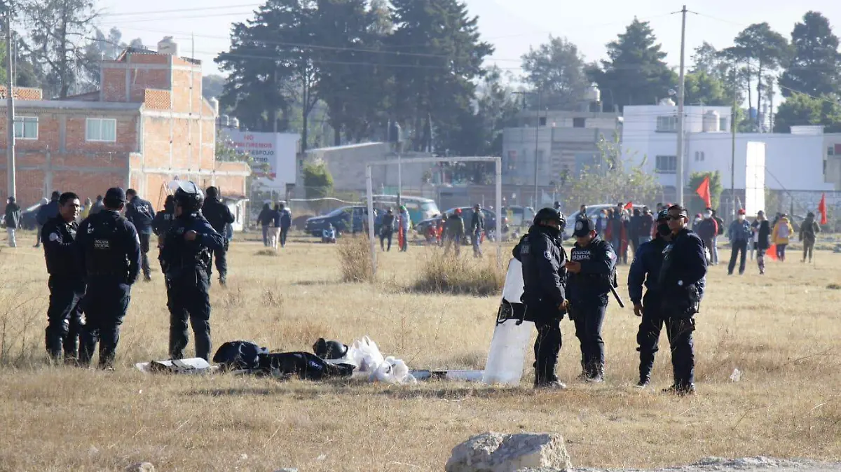 La policía estatal está en el lugar para, presuntamente, ejecutar una orden de desalojo a los sindicalizados BUAP