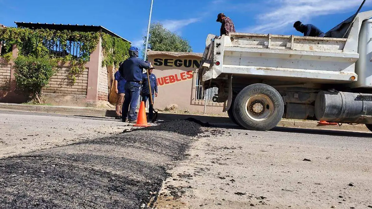 Diversas personas optan por colocar por su cuenta topes en diversas vialidades de la ciudad bajo el pretexto de que los conductores exceden los límites de velocidad