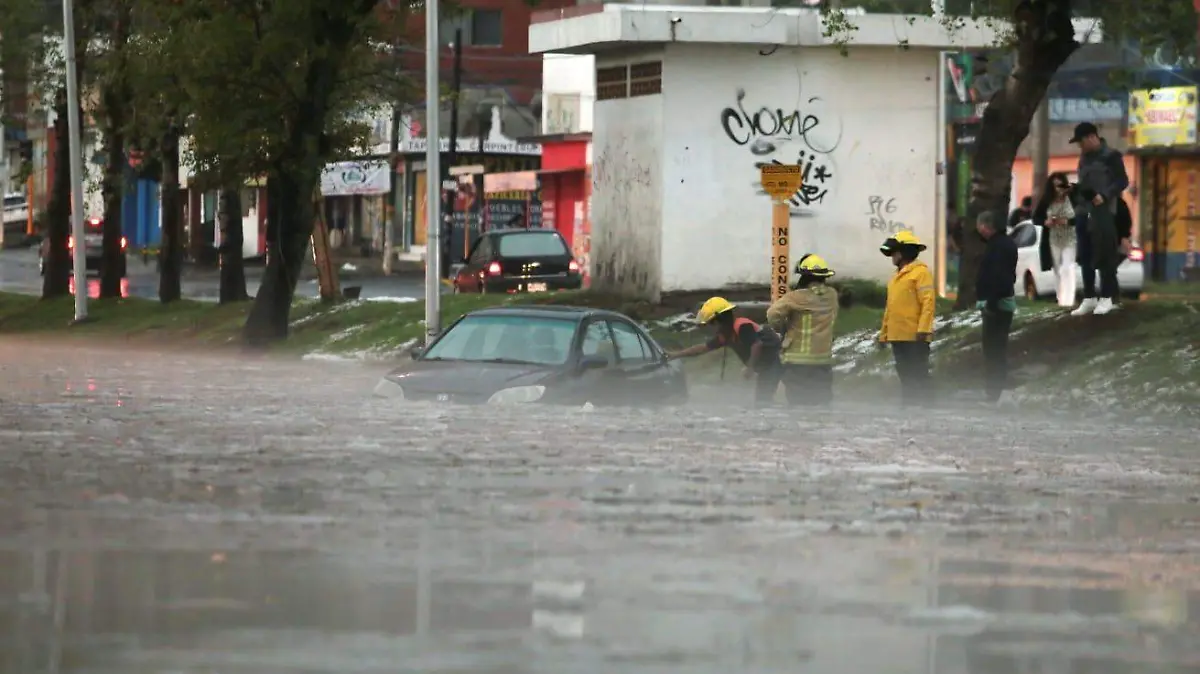 auto inundado