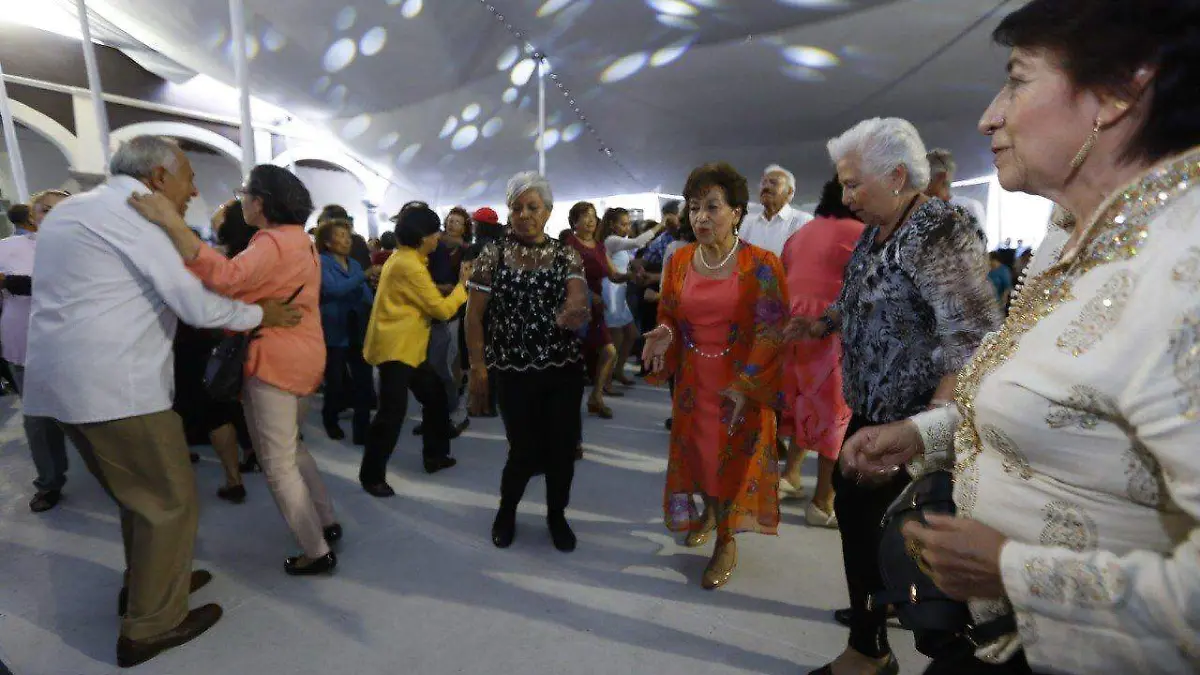 Baile de gala abuelitos