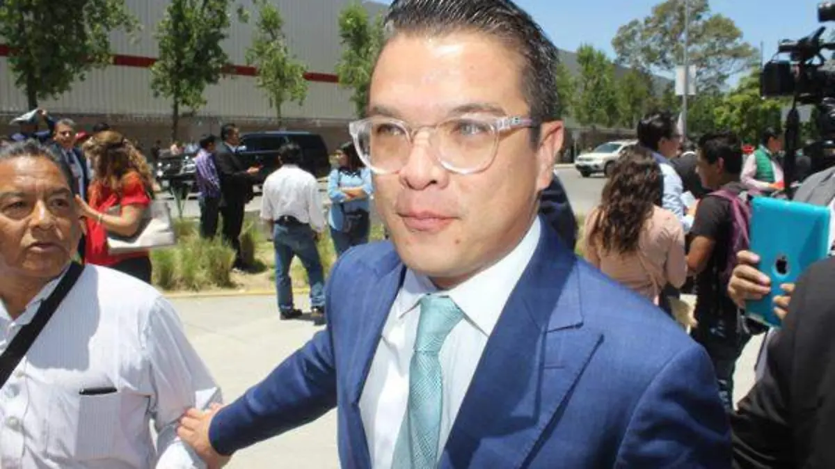 GERARDO ISLAS (1)