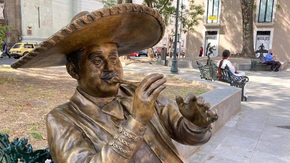 roban trompreta a mariachi
