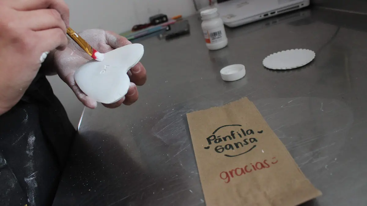 Majo pasó de ser repostera a una emprendedora de artesanías.