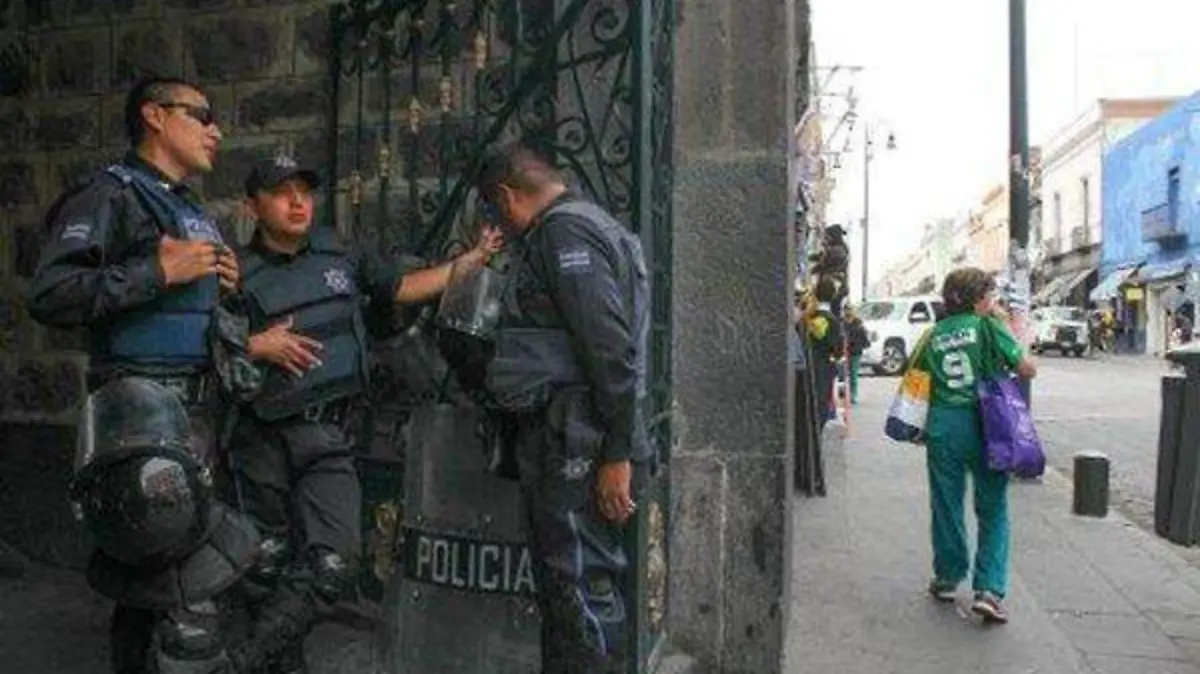 policias