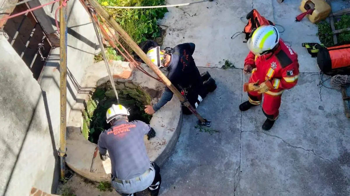 labores de rescate a mujer
