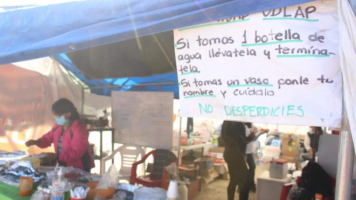 Negocios aportan alimentos gratis o al costo en apoyo al plantón UDLAP 