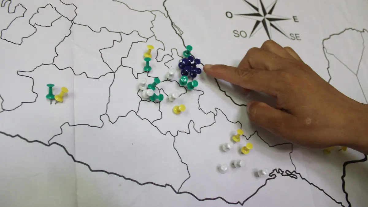 Los integrantes de Radio Tosepan brindan un mensaje de concientización y recomendaciones para el uso responsable del internet