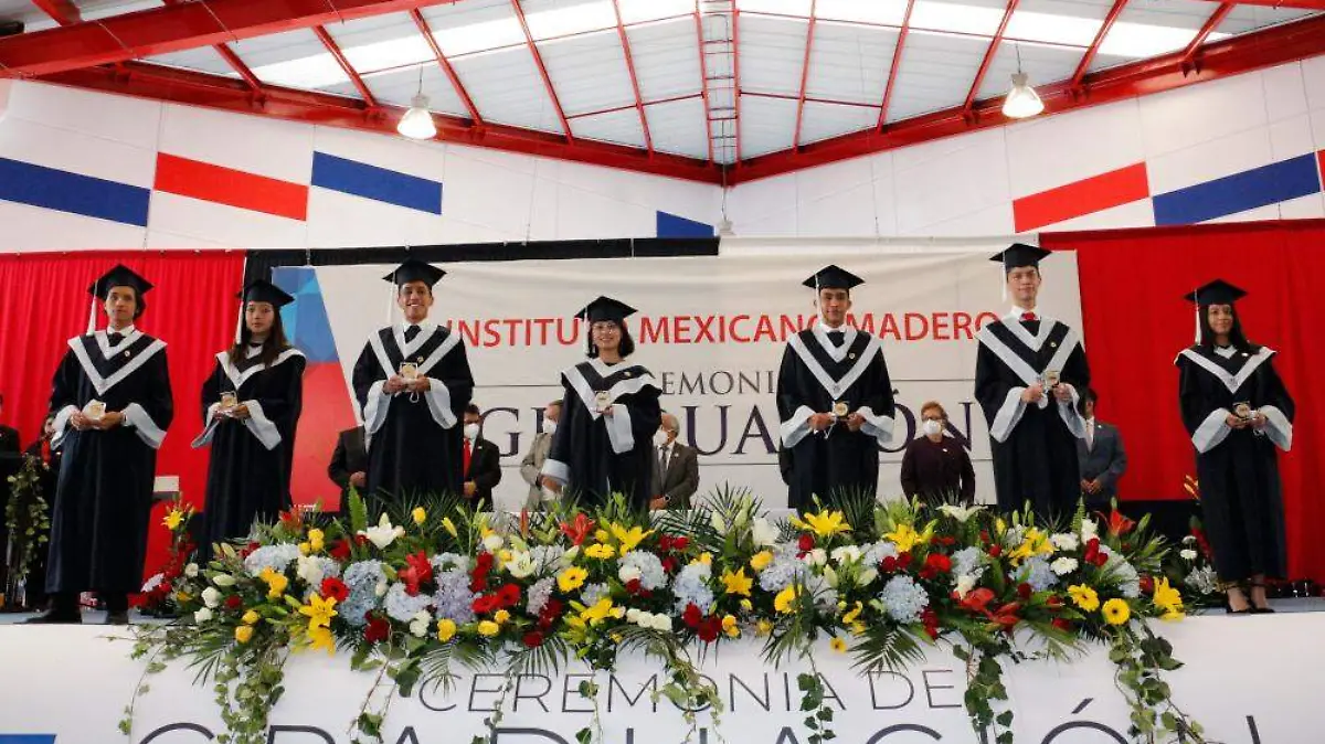 Se gradúa Generación 2022 de Prepas UMAD