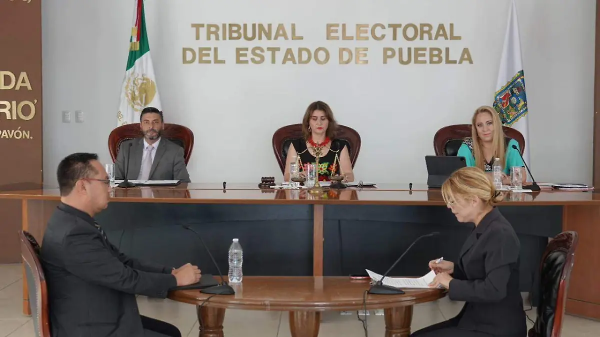 Alcalde de Tianguismanalco deberá pagar a regidoras equitativamente