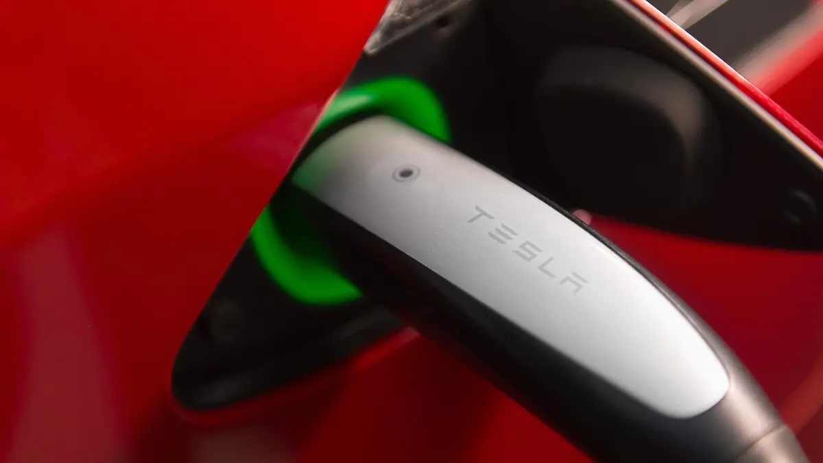 consisten en brindar servicios de diagnóstico, solución de problemas, mantenimiento preventivo y correctivo a los productos de energía de Tesla