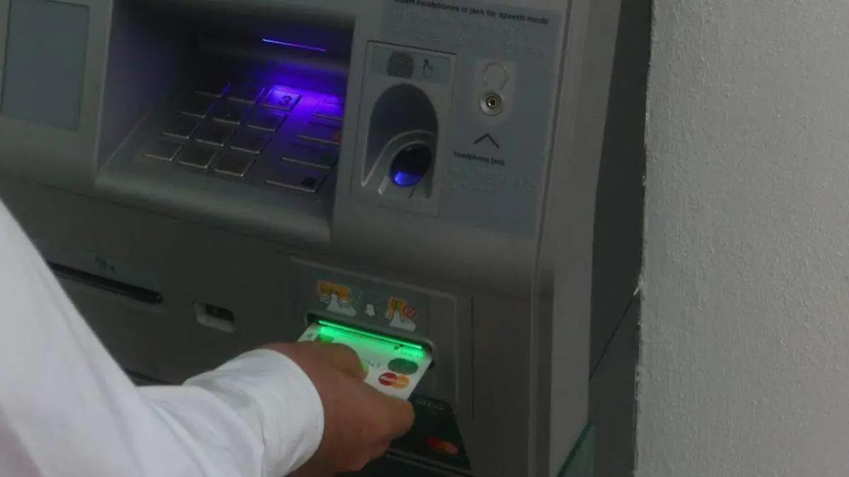 La mayoría, sino es que todas, las instituciones financieras de México ofrecen prestamos luego de que sus clientes realizan retiros de efectivo a través de sus cajeros automáticos