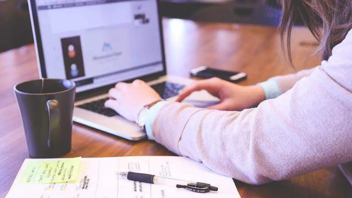 Para solucionar esta situación el primer paso es acceder al portal oficial de Outlook