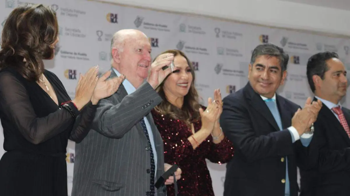 Manolo Lapuente ingresó el viernes al Paseo de Campeones de Puebla Bibiana Díaz