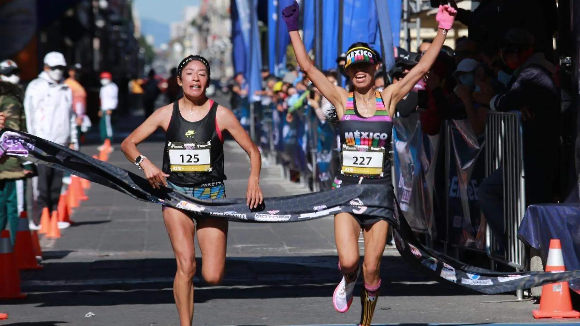 Mujeres ganadoras llegan casi al mismo tiempo, por cuestión de segundos se define el primer y segundo lugar