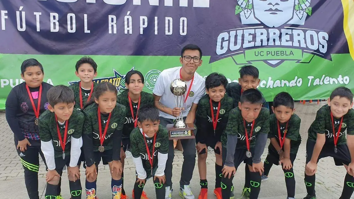 Los Olivos celebrando el tercer lugar en el Nacional de Futbol Rápido