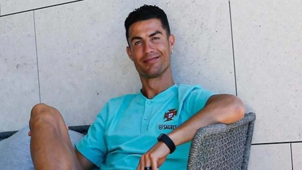 Cristiano Ronaldo ignora a exfutbolista, durante transmisión en vivo