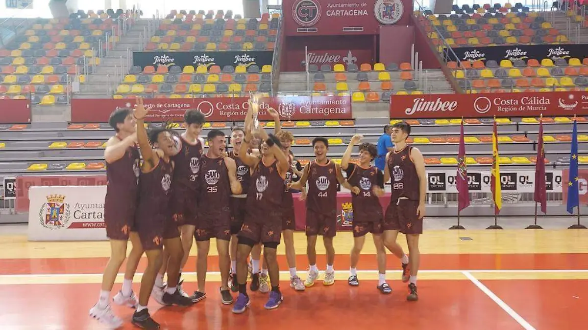 Alex Escudero (44) y Alfonso Vélez se quedaron con el torneo ZBK 2023 en Cartagena