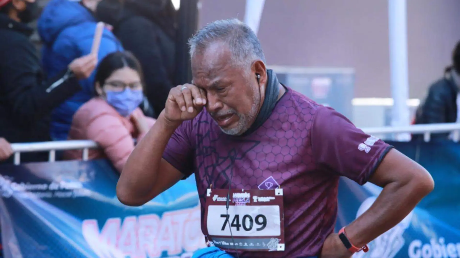 Con lágrimas avanzan poblanos en el Maratón de Puebla