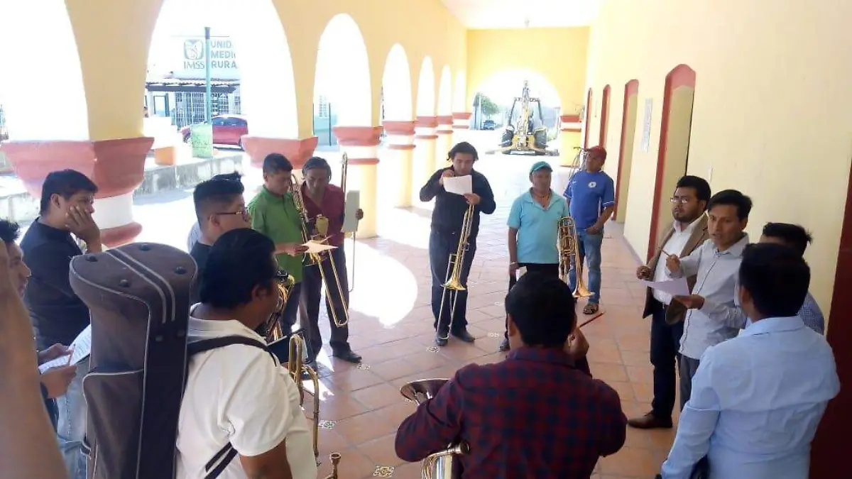 BANDA SINFONICA MIXTECA - Carmen Flores