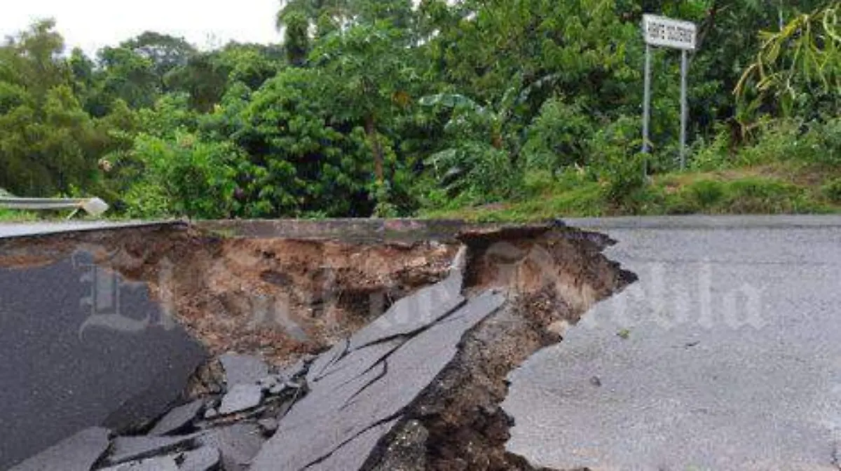 Puente-los-solteros-derrumbe-Acateno-04-471x314