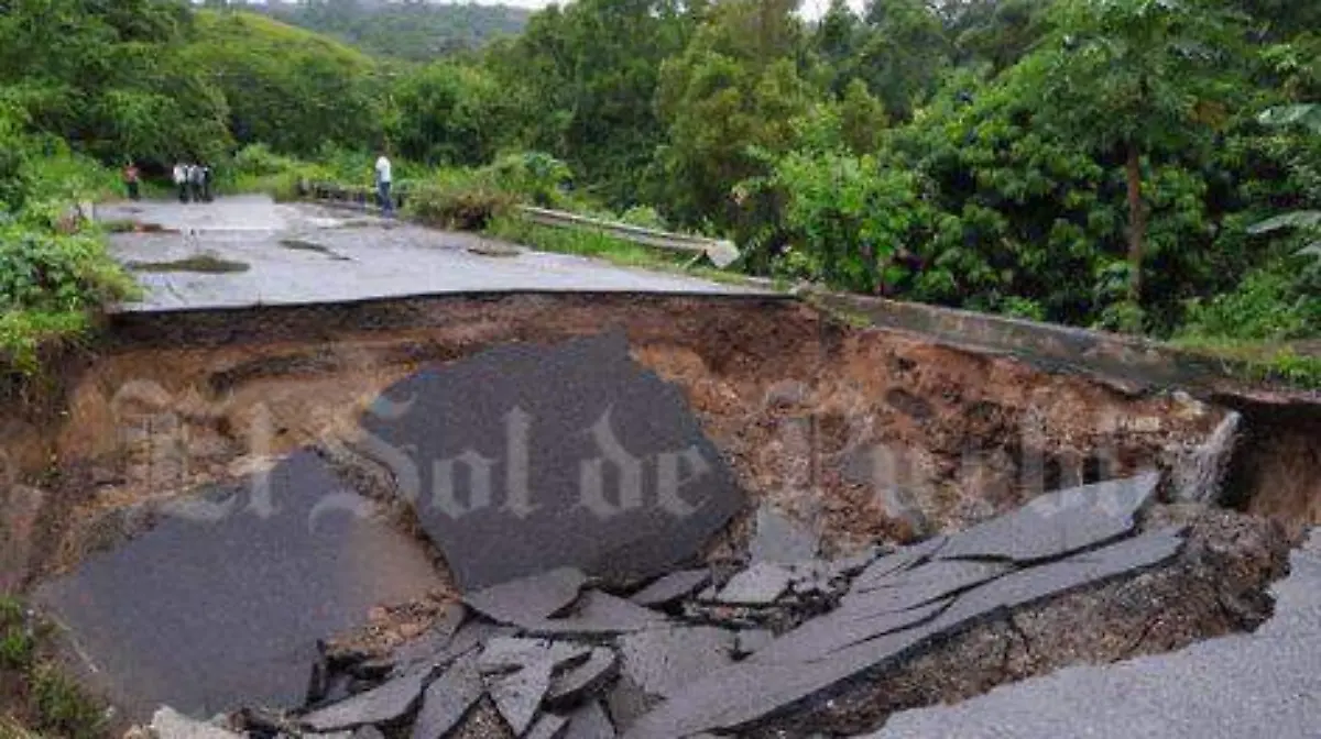 Puente-los-solteros-derrumbe-Acateno-05-471x314