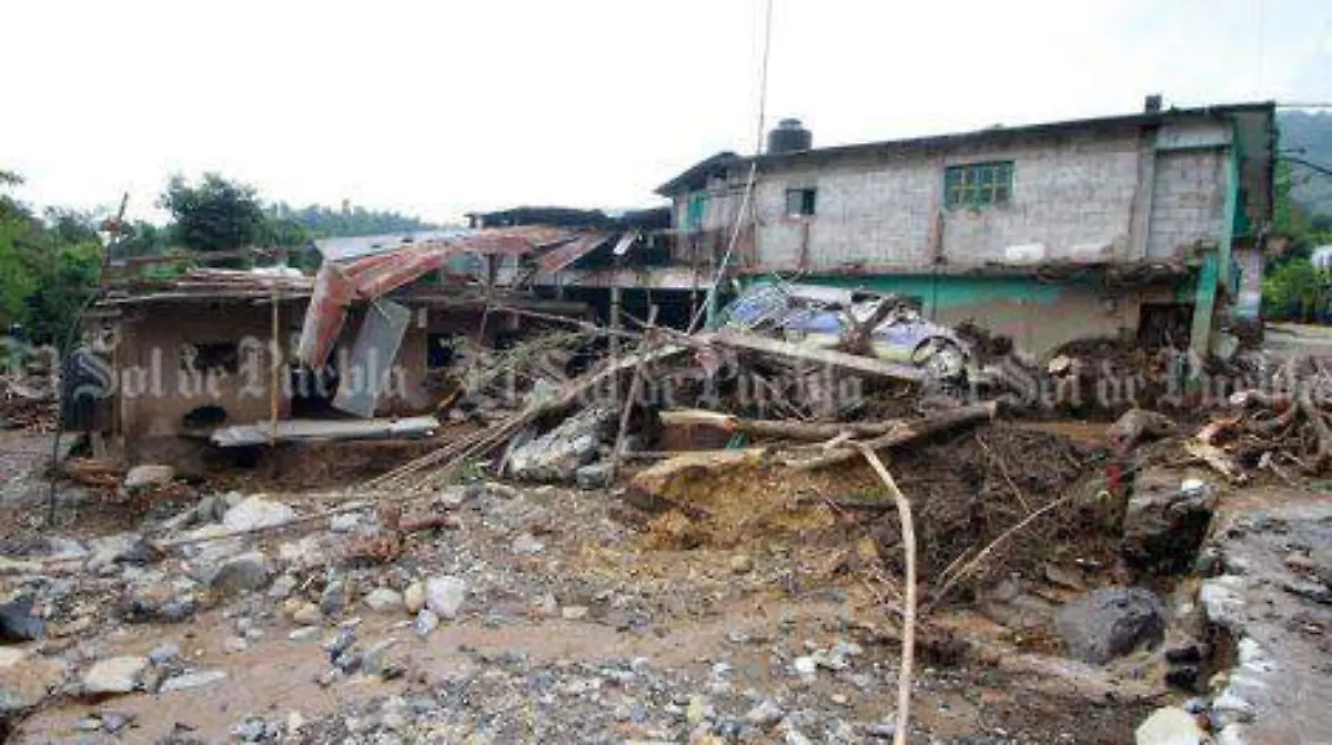 La-comunidad-de-Chicahuaxtla-sufrio-severos-daños-ocasionado-perdidas-de-viviendas-caminos-15-471x314