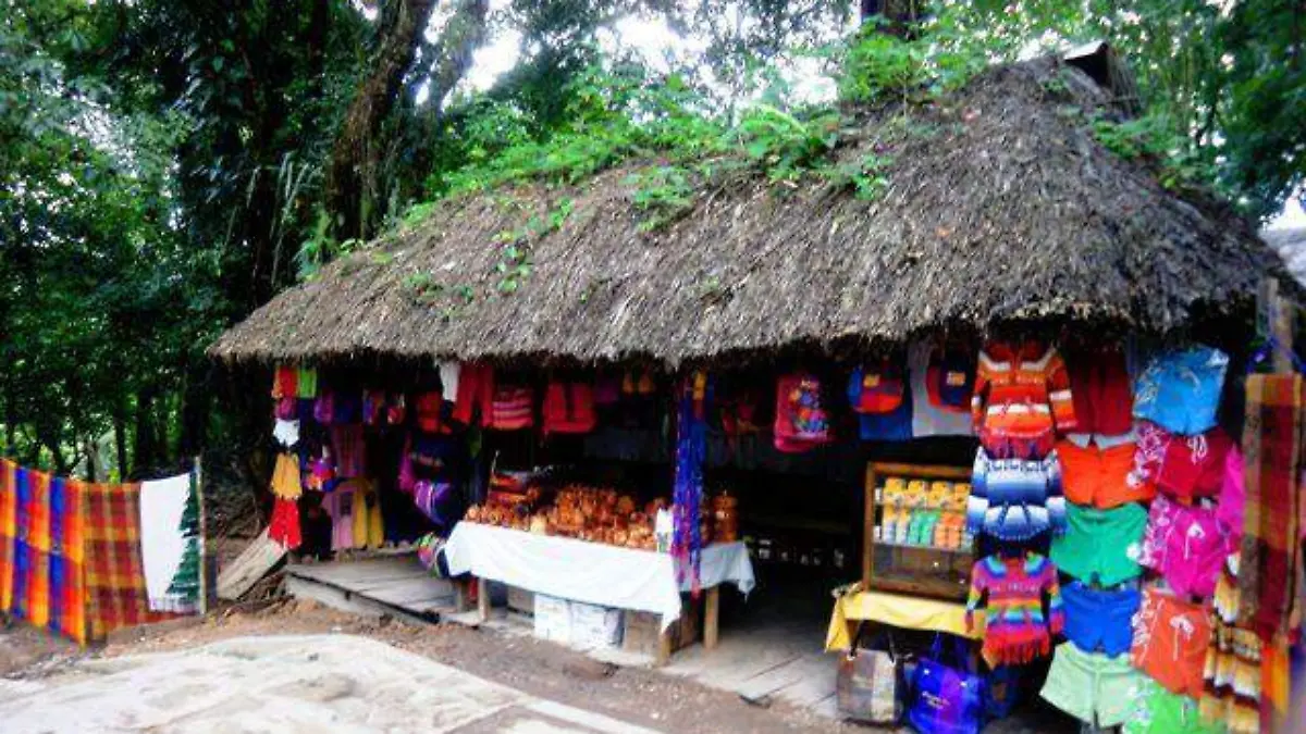 Tienda de artesanías para la compra de los “recuerditos”