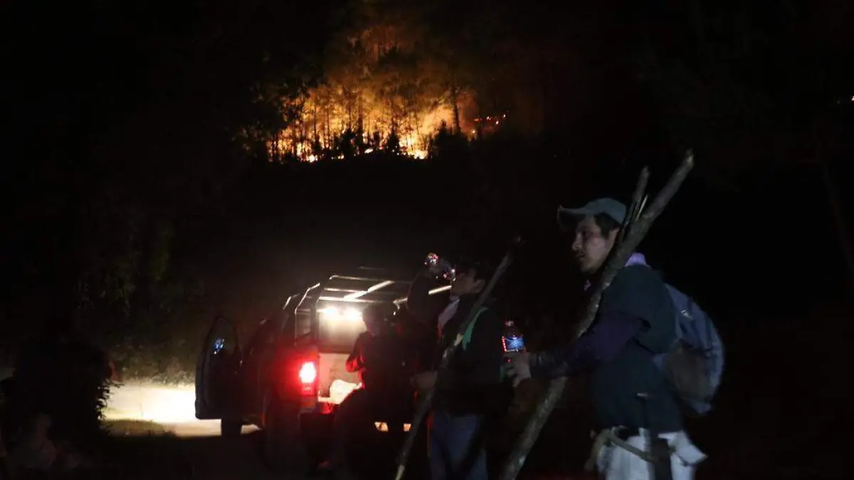 Miedo sólo tuvimos al principio, dicen pobladores de Zoquitla luego de fatal incendio