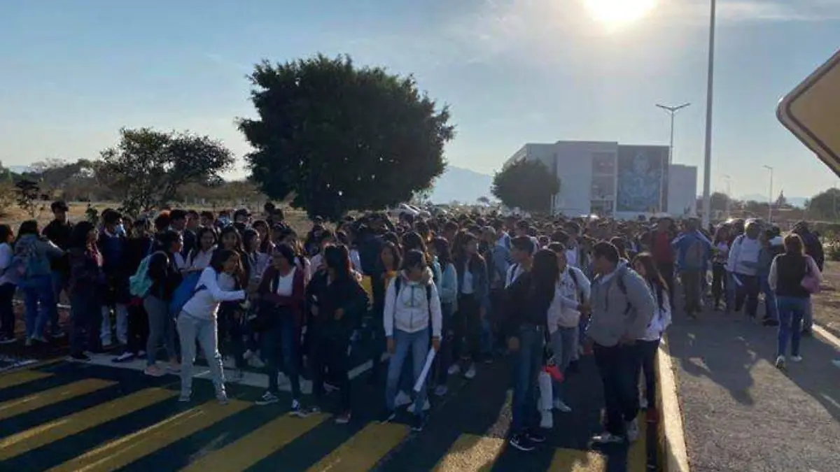 PROTESTA BUAP ATLIXCO 2 - Miguel Ángel Domínguez