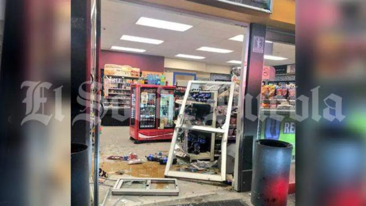 VEHICULO CONTRA OXXO