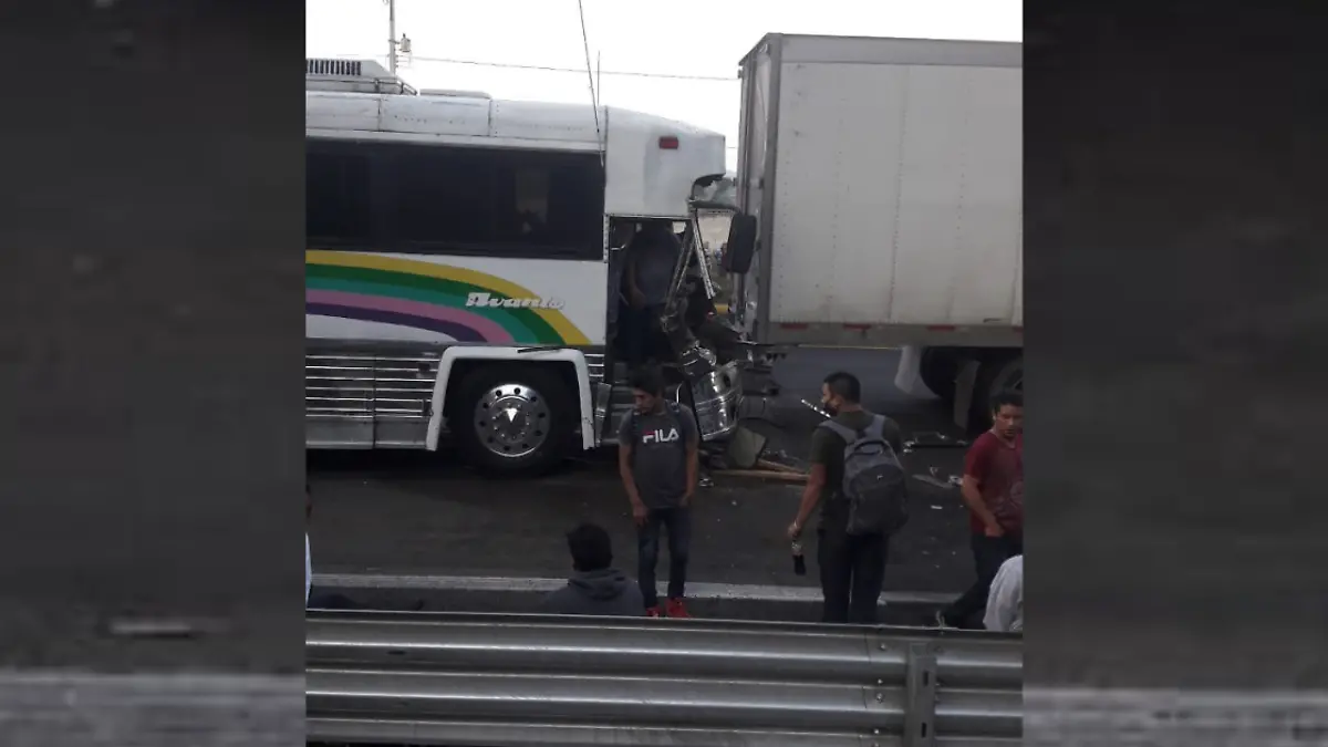 Accidente en la autopista México-Puebla deja un lesionado