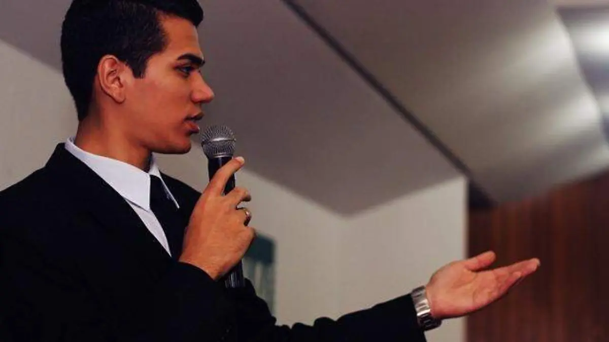 person-auditorium-advertising-microphone-communication-speaker-1223693-pxhere.com