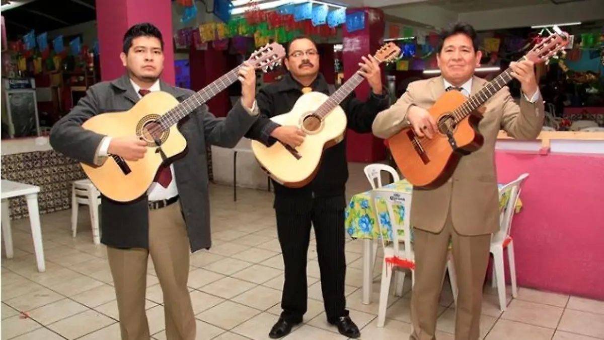 Miguel Mora y su Trio Romance (1)