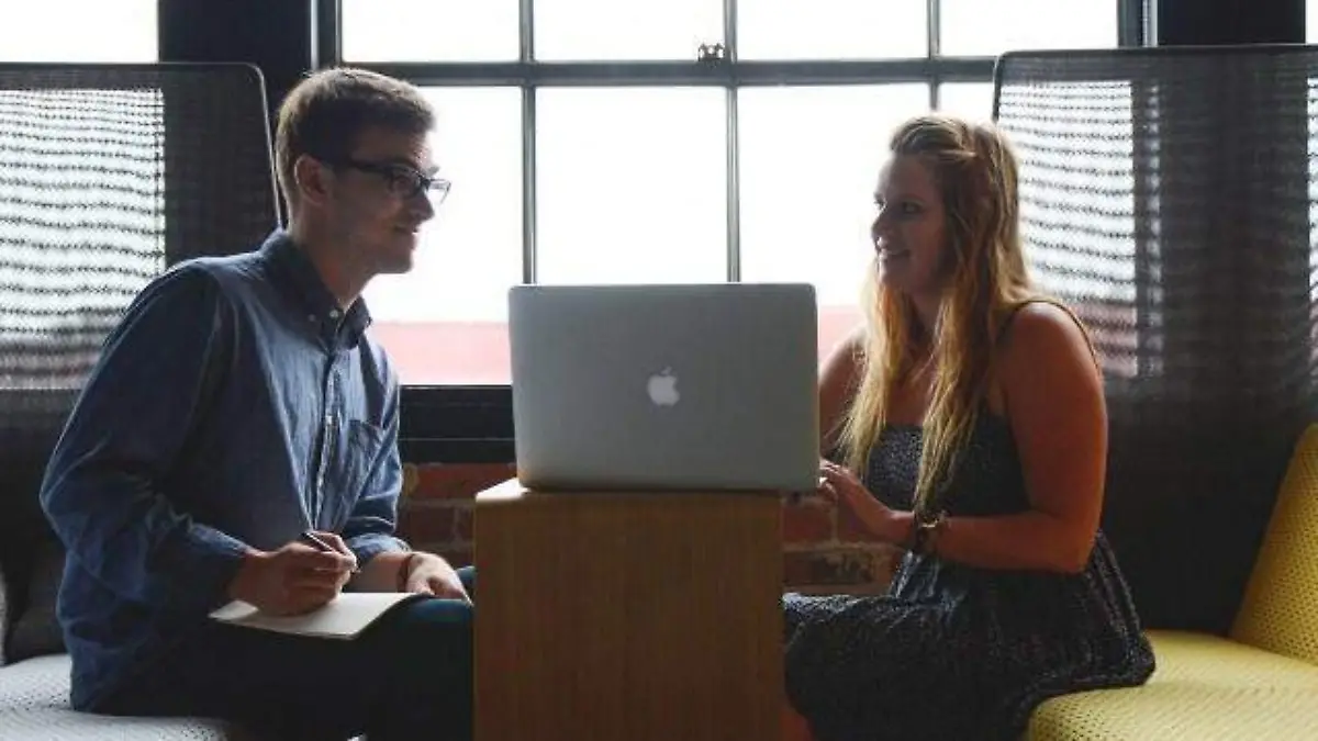 entrepreneur_startup_start_up_man_woman_team_partners_colleagues-764644