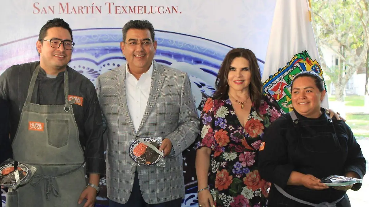 Sergio Salomón Céspedes y Norma Layón entregaron reconocimientos a los chefs participantes
