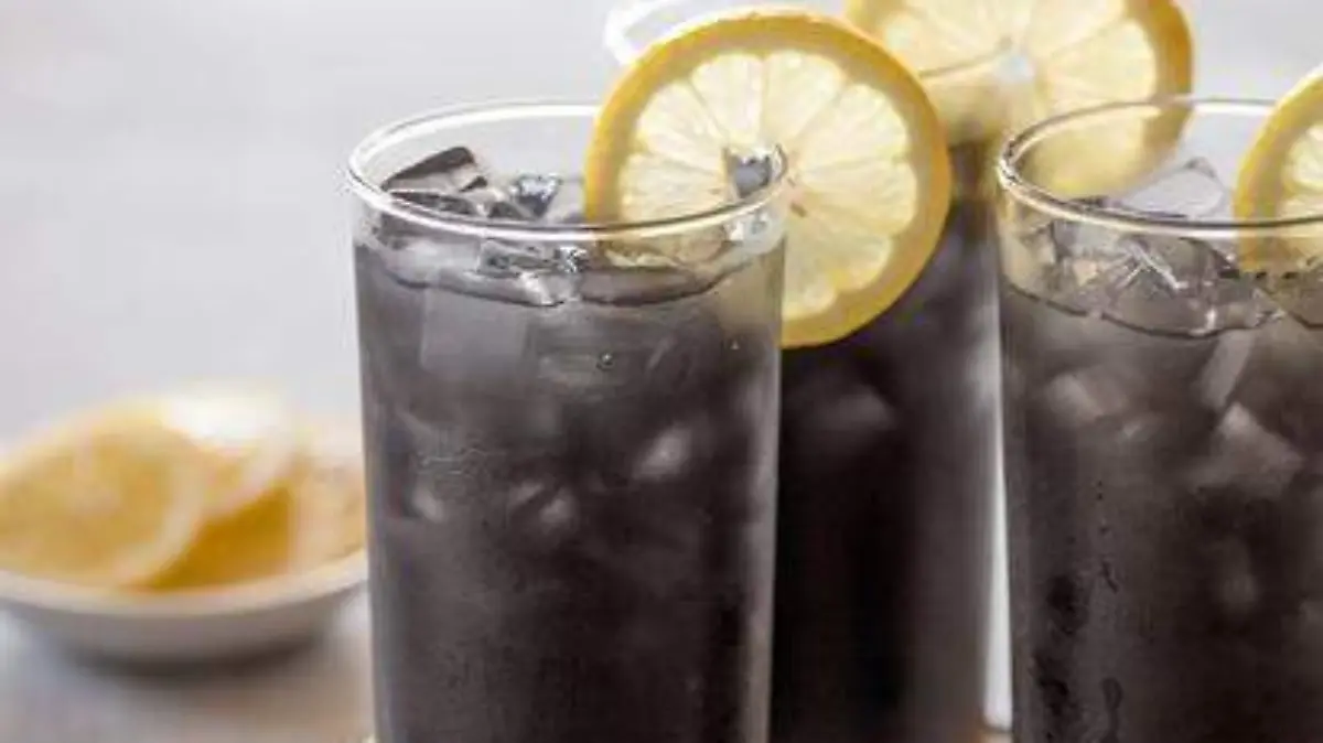 Bebidas con carbón activado