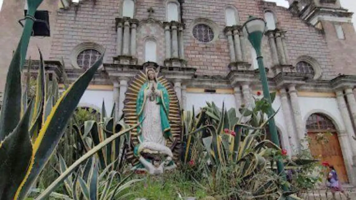 En el centro está este santuario que data del siglo XIX
