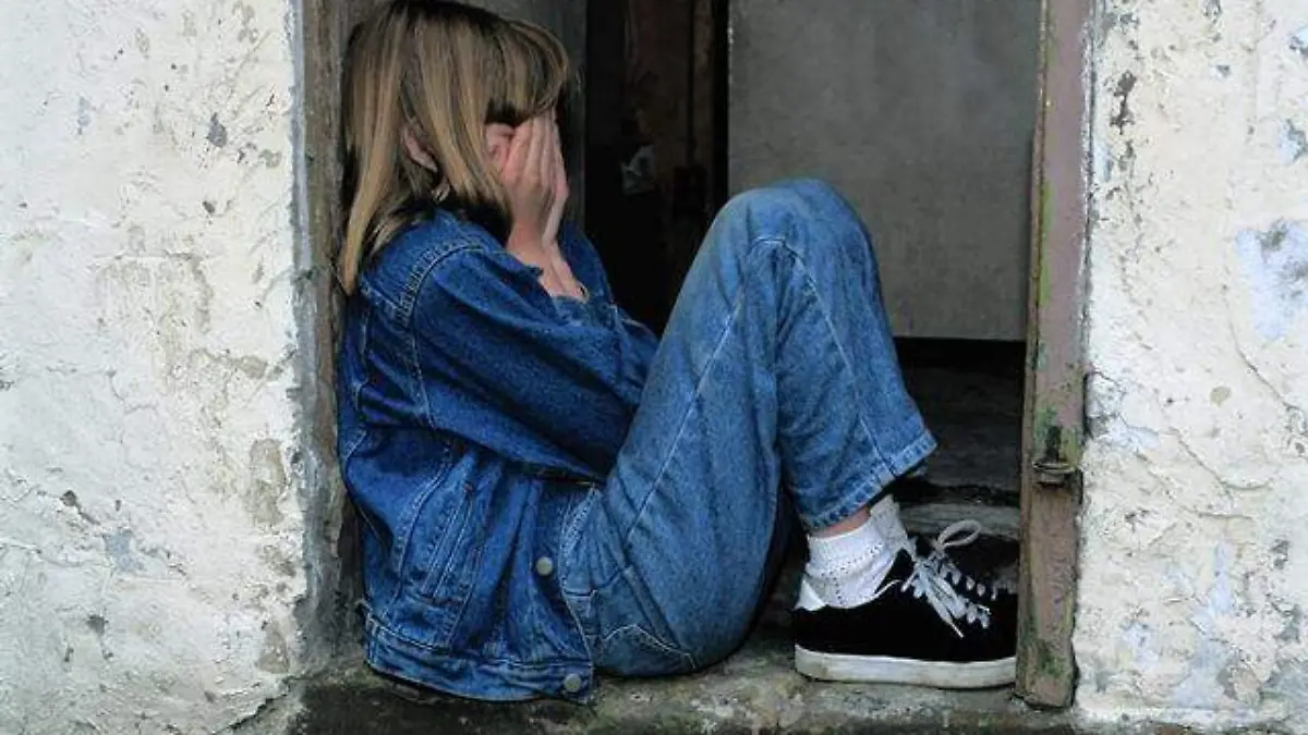 person-girl-street-portrait-jeans-spring-1180647-pxhere.com