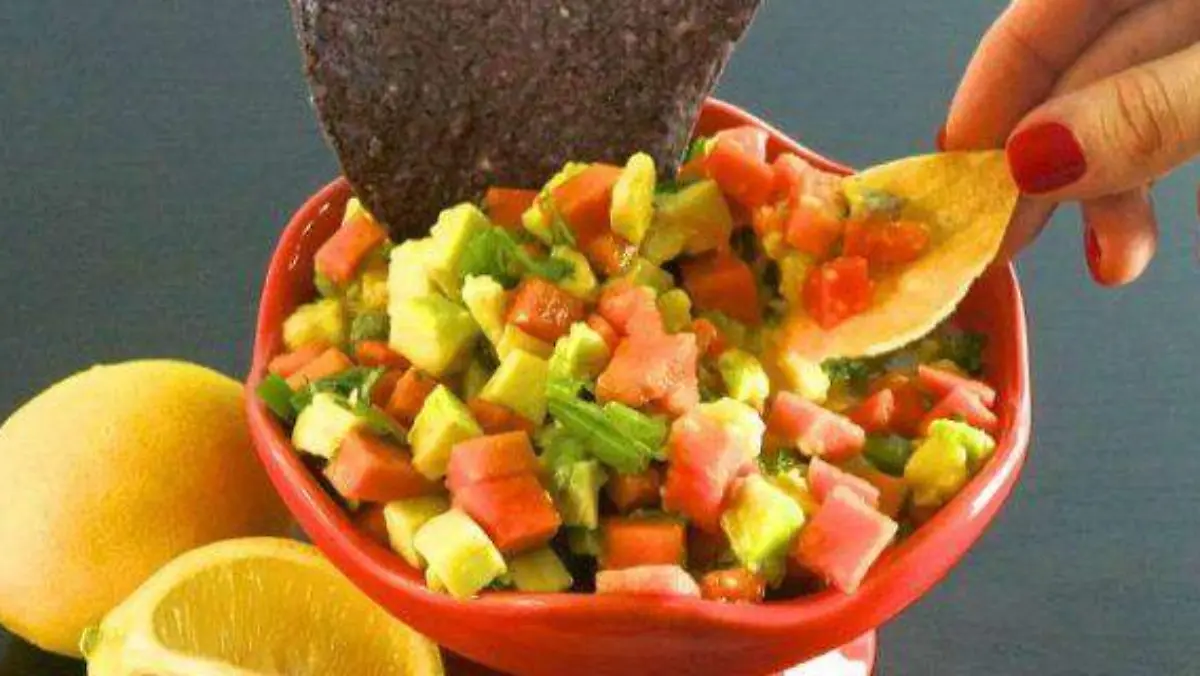 pico de gallo con totopos