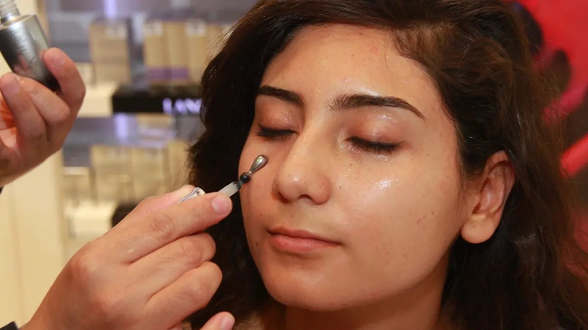 Las cremas para contornos de ojos nos ayudan a descongestionar