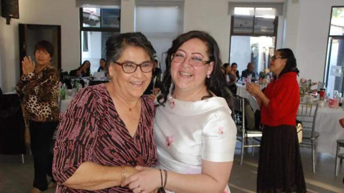 La festejada agradeció a sus hijos y a los presentes su cariño, y los exhortó a tener paz y armonía en sus familias